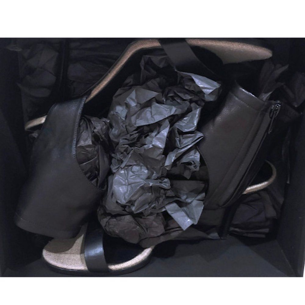 Vintage VINCE "ADRIA" High Heel Black Leather Sandals w/Open Toe and Ankle Cuff - Picture 7 of 8